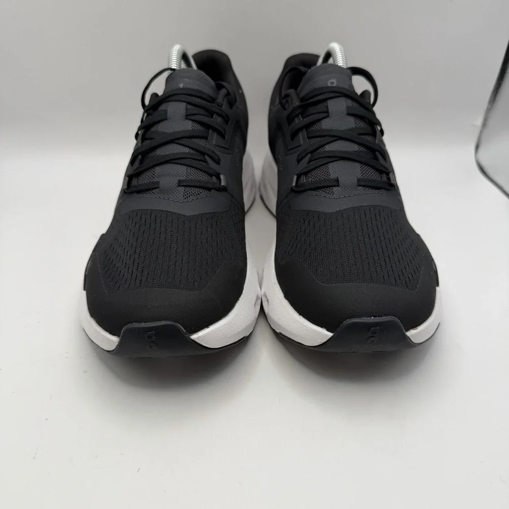 On‎ Women's Cloudpulse Sneakers Size 10 Black and White New